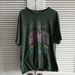 Green Def Leppard graphic tee